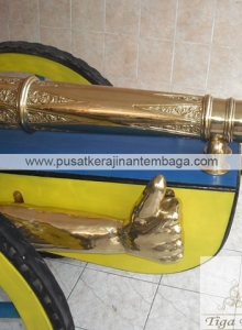 meriam_kuningan