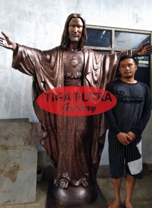 Patung yesus tembaga