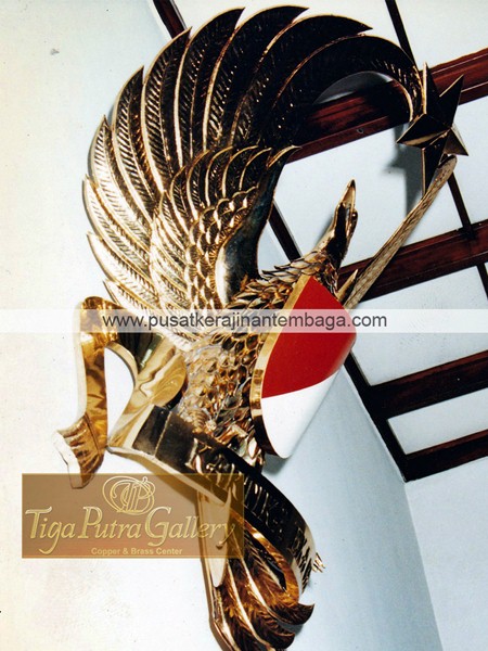 lambang burung garuda kuningan