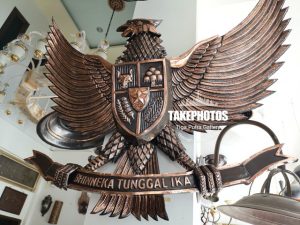 Lambang burung garuda tembaga ukuran 1 meter